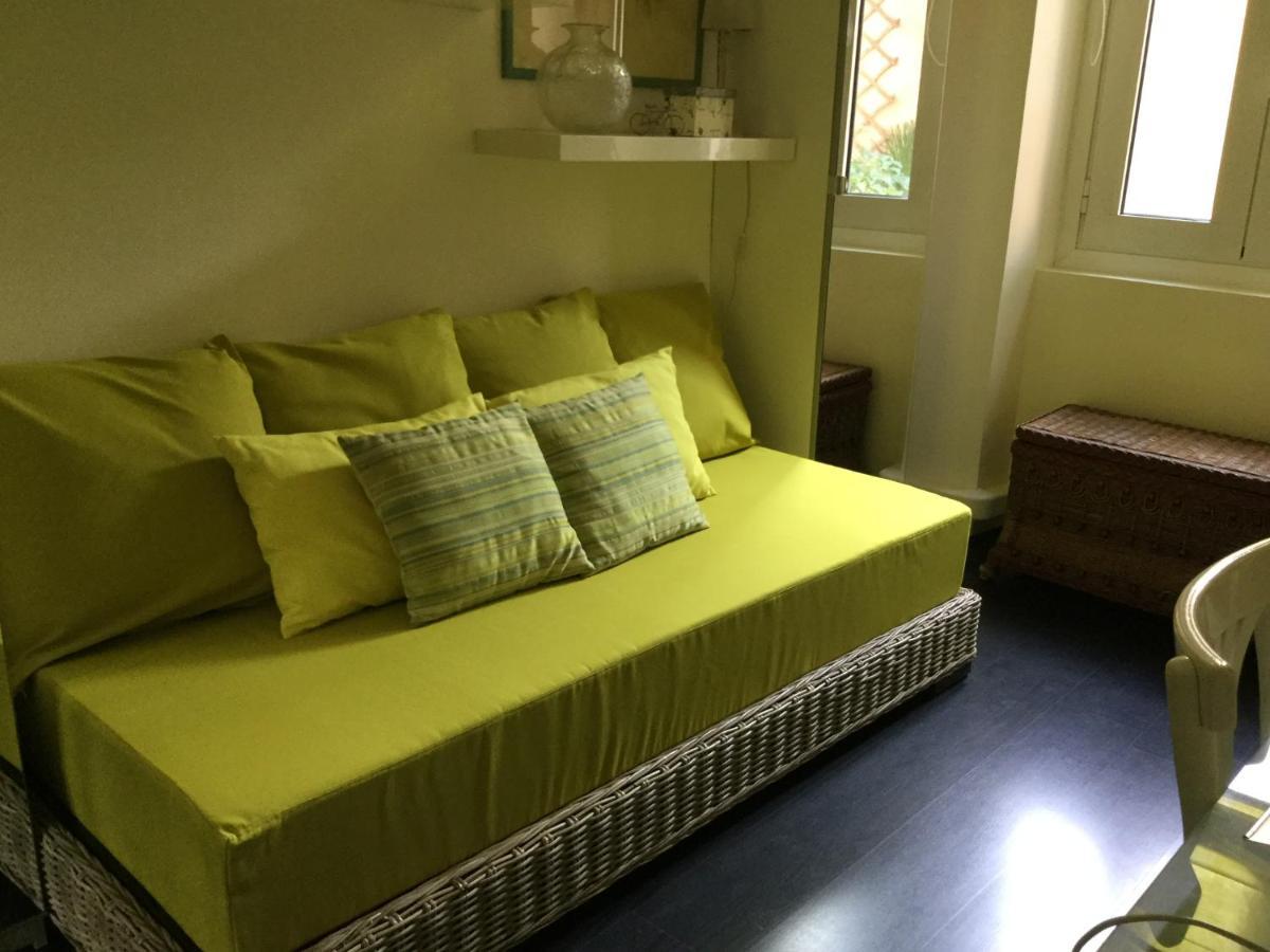 Chambre 1 Personne Avec Terrasse Centre Ville Marseille 3 Nuits Min , Femme Uniquement Exterior photo