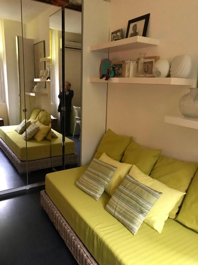 Chambre 1 Personne Avec Terrasse Centre Ville Marseille 3 Nuits Min , Femme Uniquement Exterior photo
